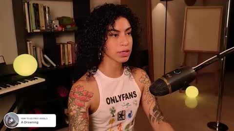 Snapshot of fresatanica chatting on November 12, 2:12 am Vale online show from November 12, 2:12 am