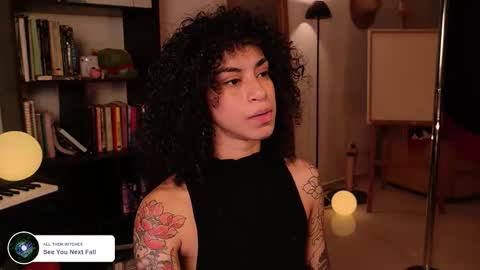 Snapshot of fresatanica chatting on November 19, 4:45 am Vale online show from November 19, 4:45 am