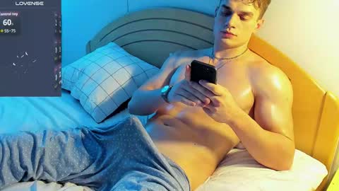 Snapshot of fresh_b1ood chatting on October 6, 9:23 pm Alex or Andrzej online show from October 6, 9:23 pm