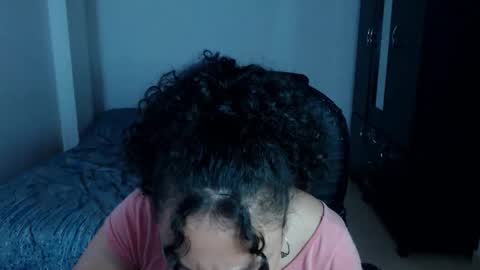 Snapshot of freud_x_louise1 chatting on November 11, 11:10 am Louise online show from November 11, 11:10 am