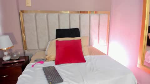 Snapshot of freyacameron chatting on March 23, 12:42 pm Freya Cameron online show from March 23, 12:42 pm