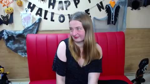 Snapshot of freyadak chatting on October 27, 6:23 pm FreyaDak online show from October 27, 6:23 pm