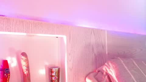 FREYJA LOREN online show from December 10, 2:59 am