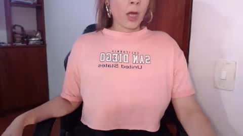 Snapshot of freyjashine_x chatting on August 4, 12:25 am FREYJA LOREN online show from August 4, 12:25 am