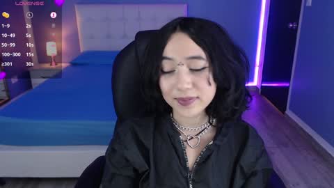 frida_lassi_ online show from December 19, 8:02 pm
