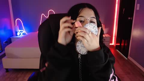 frida_lassi_ online show from February 11, 12:37 pm
