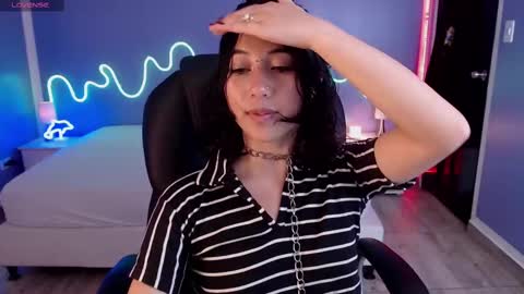 frida_lassi_ online show from February 24, 2:58 pm