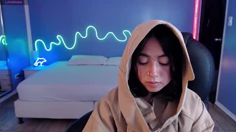frida_lassi_ online show from February 25, 3:05 pm