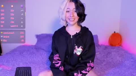 frida_lassi_ online show from September 28, 5:57 am