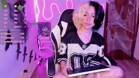 frida_lassi_ online show from October 19, 12:00 am