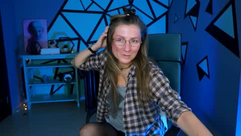 Frida Tander online show from December 9, 9:06 am