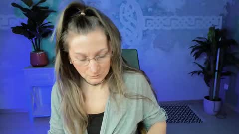 Frida Tander online show from March 2, 1:49 pm