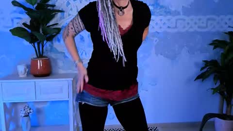 Frida Tander online show from October 5, 5:06 am