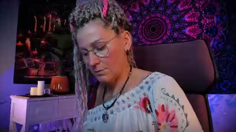 Frida Tander online show from June 14, 5:09 am