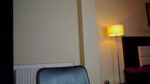 Snapshot of friend123211 chatting on March 11, 3:16 am Viktor online show from March 11, 3:16 am