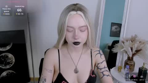 friend_zone_ online show from June 7, 10:41 am