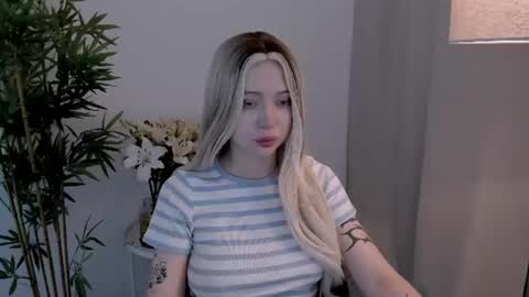 friend_zone_ online show from June 13, 10:46 am