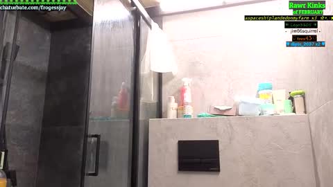 Snapshot of frogessjay chatting on February 17, 7:09 pm Jaywise Frogfoot online show from February 17, 7:09 pm