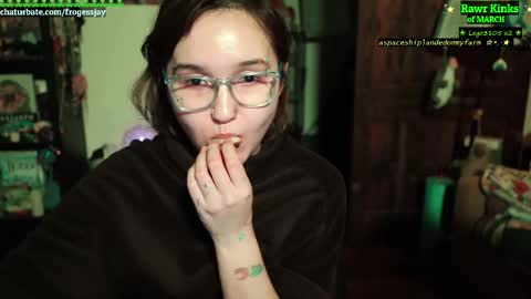 Snapshot of frogessjay chatting on March 8, 2:04 am Jaywise Frogfoot online show from March 8, 2:04 am