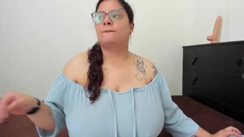 Snapshot of fromheaven_ chatting on February 14, 8:27 pm Lucy online show from February 14, 8:27 pm