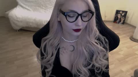 Lilith online show from October 1, 6:03 pm