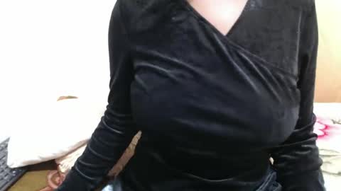 Snapshot of fruity28 chatting on October 20, 3:45 pm fruity28 online show from October 20, 3:45 pm