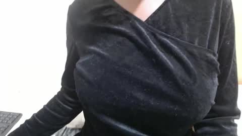 Snapshot of fruity28 chatting on November 16, 4:40 am fruity28 online show from November 16, 4:40 am