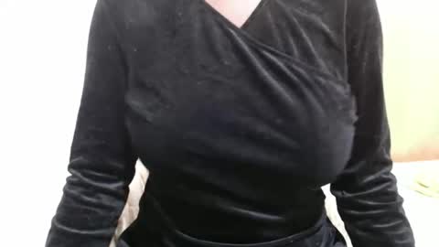 Snapshot of fruity28 chatting on November 19, 8:09 pm fruity28 online show from November 19, 8:09 pm