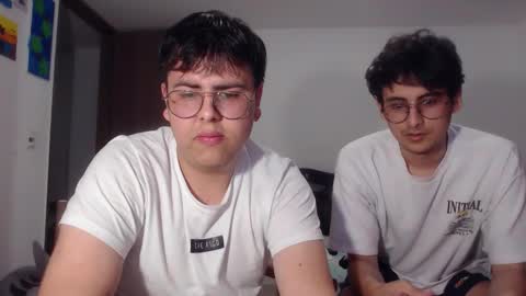 Snapshot of fuck_blow chatting on November 18, 11:37 pm uwu online show from November 18, 11:37 pm