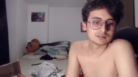 Snapshot of fuck_blow chatting on December 4, 10:40 pm uwu online show from December 4, 10:40 pm