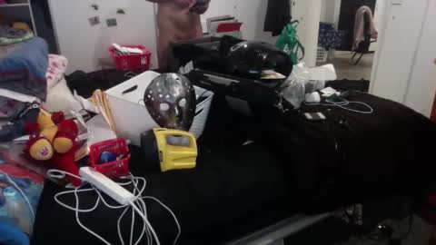 fukmelivenow online show from April 9, 10:42 am