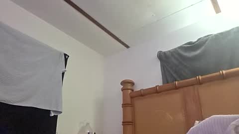 Snapshot of fulluforever chatting on December 3, 9:57 pm Astrid online show from December 3, 9:57 pm