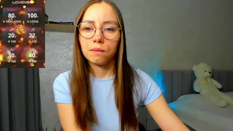 Snapshot of fun__nd__bun chatting on April 6, 1:25 am fun__nd__bun online show from April 6, 1:25 am