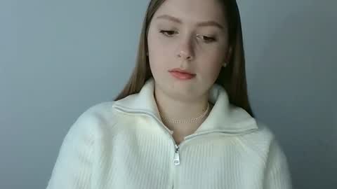 Snapshot of funemma000 chatting on December 1, 7:13 am Emma online show from December 1, 7:13 am