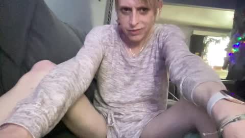 MaddieDEN online show from February 12, 9:48 am