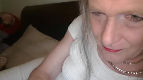 Jessie Love online show from December 20, 11:00 am