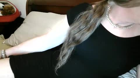 Snapshot of funtimetgirl chatting on May 22, 10:43 am Jessie Love online show from May 22, 10:43 am