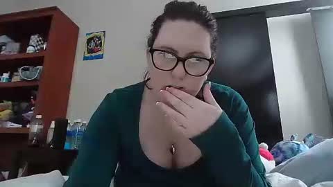 fuzzypeaches87 online show from January 16, 6:45 pm