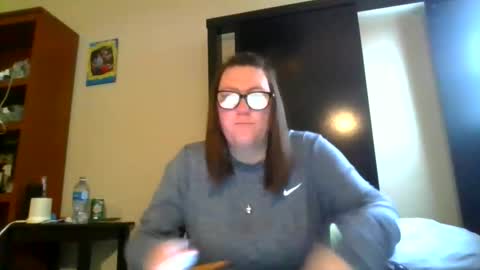 Snapshot of fuzzypeaches87 chatting on April 1, 2:25 pm fuzzypeaches87 online show from April 1, 2:25 pm