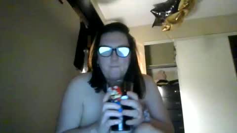 Snapshot of fuzzypeaches87 chatting on April 4, 4:22 am fuzzypeaches87 online show from April 4, 4:22 am