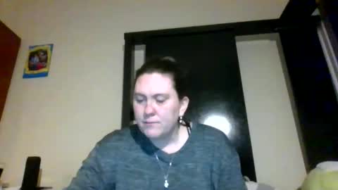 Snapshot of fuzzypeaches87 chatting on April 5, 2:20 am fuzzypeaches87 online show from April 5, 2:20 am