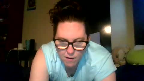 Snapshot of fuzzypeaches87 chatting on April 7, 11:48 pm fuzzypeaches87 online show from April 7, 11:48 pm