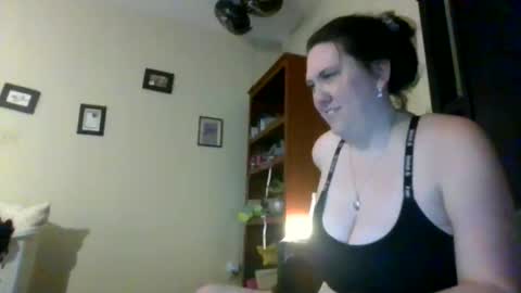 Snapshot of fuzzypeaches87 chatting on April 11, 7:56 am fuzzypeaches87 online show from April 11, 7:56 am