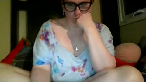 Snapshot of fuzzypeaches87 chatting on April 12, 8:08 am fuzzypeaches87 online show from April 12, 8:08 am