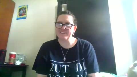 Snapshot of fuzzypeaches87 chatting on April 16, 4:19 pm fuzzypeaches87 online show from April 16, 4:19 pm