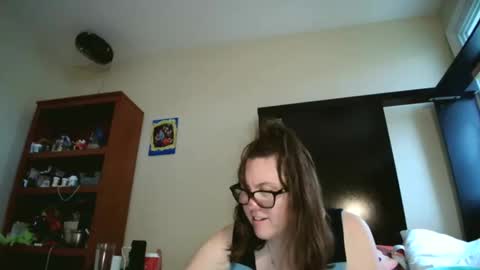 Snapshot of fuzzypeaches87 chatting on April 18, 5:06 pm fuzzypeaches87 online show from April 18, 5:06 pm