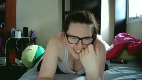 Snapshot of fuzzypeaches87 chatting on April 19, 5:45 pm fuzzypeaches87 online show from April 19, 5:45 pm