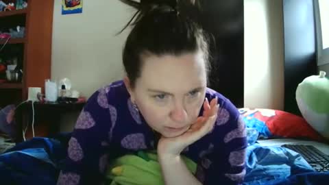 Snapshot of fuzzypeaches87 chatting on April 21, 4:45 pm fuzzypeaches87 online show from April 21, 4:45 pm