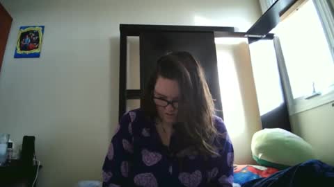 Snapshot of fuzzypeaches87 chatting on April 22, 12:18 pm fuzzypeaches87 online show from April 22, 12:18 pm