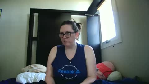 Snapshot of fuzzypeaches87 chatting on April 26, 4:04 pm fuzzypeaches87 online show from April 26, 4:04 pm